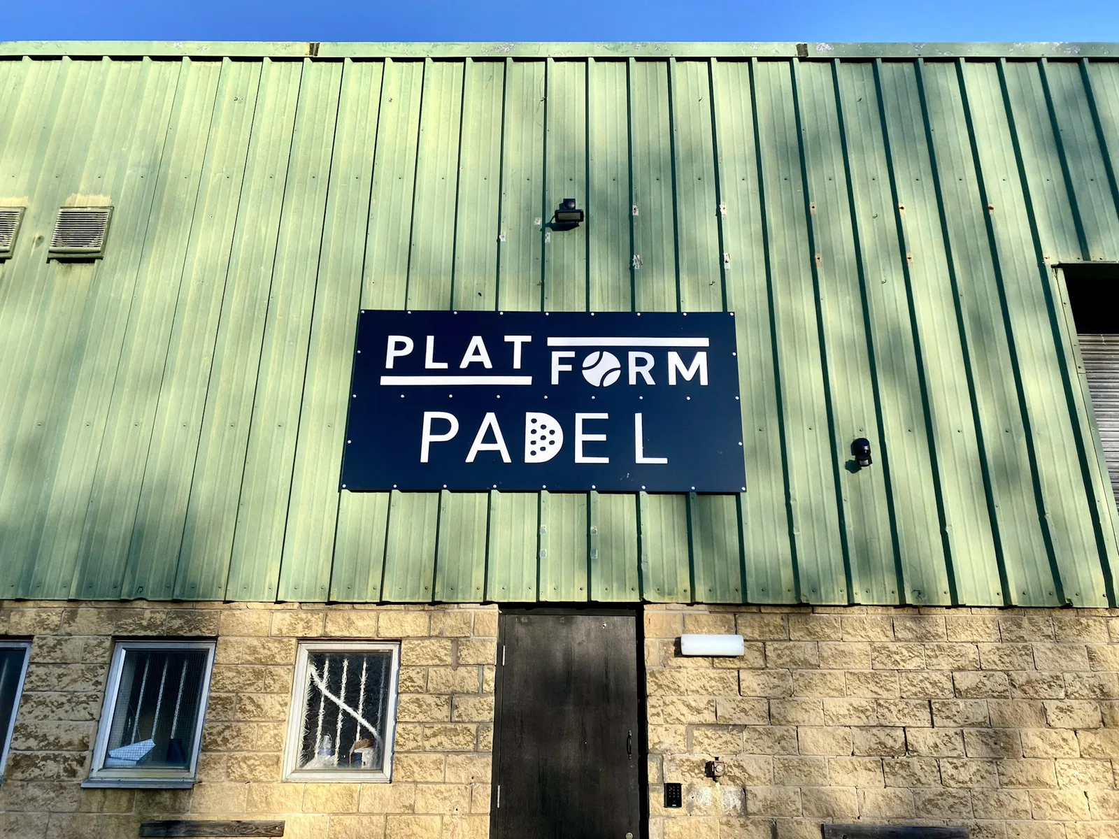 Building sign for Platform Padel